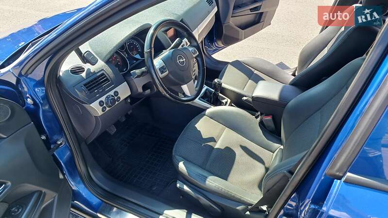 Хэтчбек Opel Astra 2007 в Чернигове