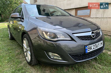 Универсал Opel Astra 2012 в 
