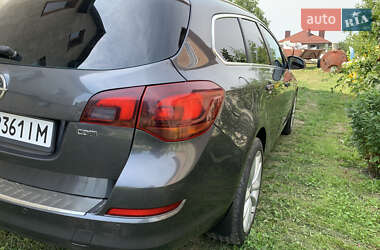Универсал Opel Astra 2012 в 