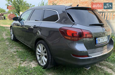 Универсал Opel Astra 2012 в 