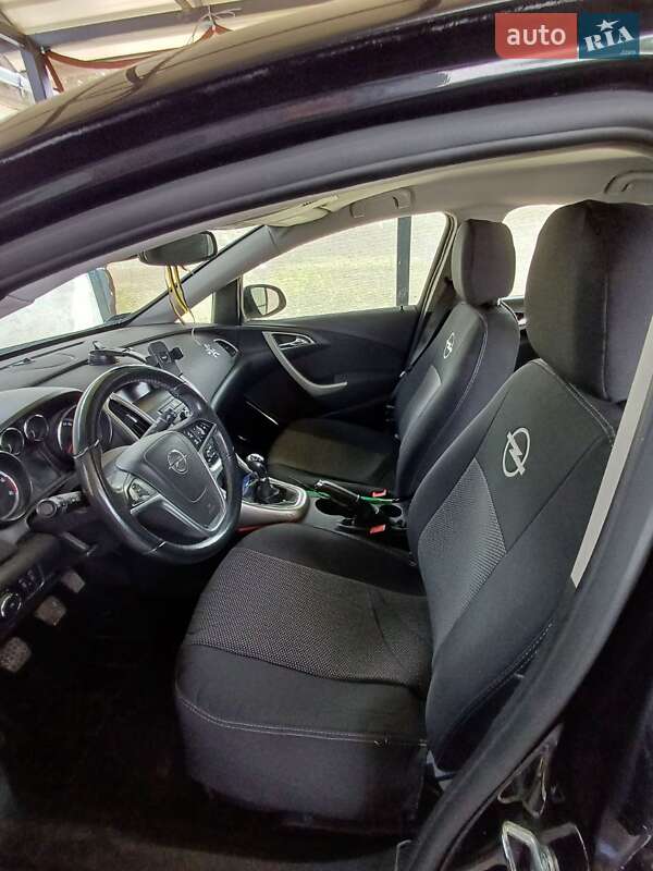 Хэтчбек Opel Astra 2011 в Киеве