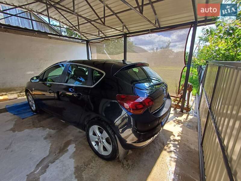 Хэтчбек Opel Astra 2011 в Киеве