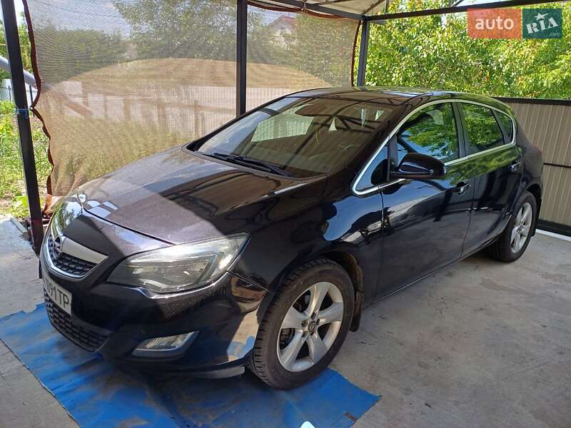 Хэтчбек Opel Astra 2011 в Киеве