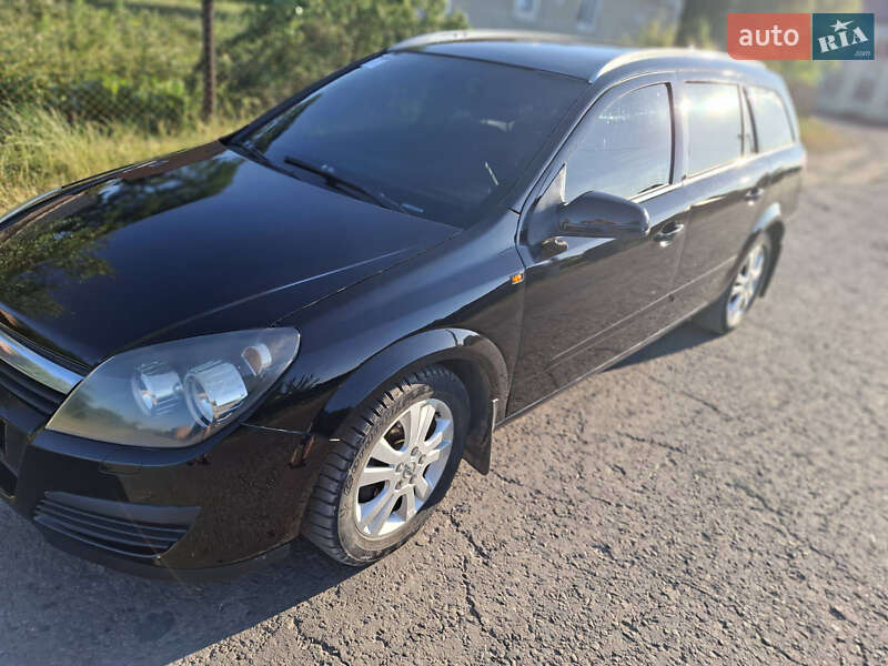 Купе Opel Astra 2005 в Львове