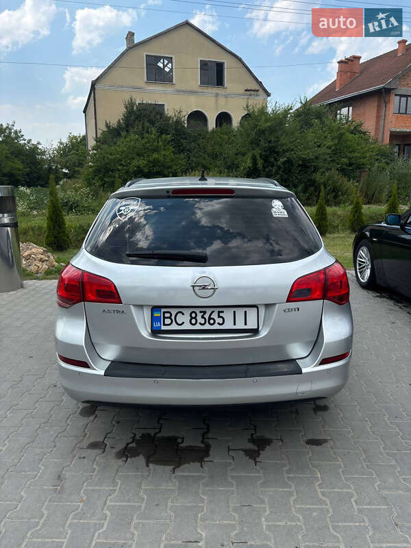 Универсал Opel Astra 2011 в Львове