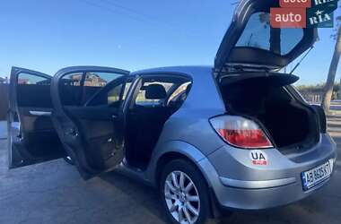 Хэтчбек Opel Astra 2004 в 