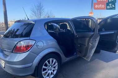 Хэтчбек Opel Astra 2004 в 