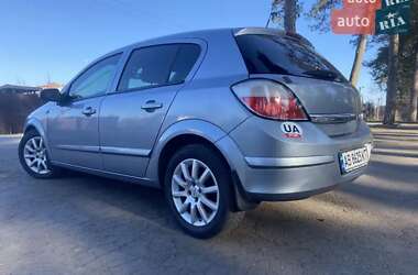Хэтчбек Opel Astra 2004 в 