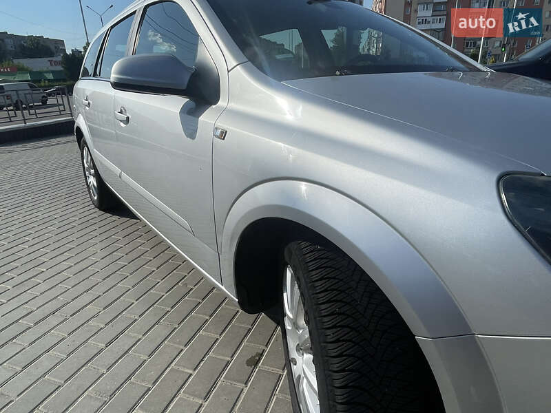 Універсал Opel Astra 2004 в Олександрії