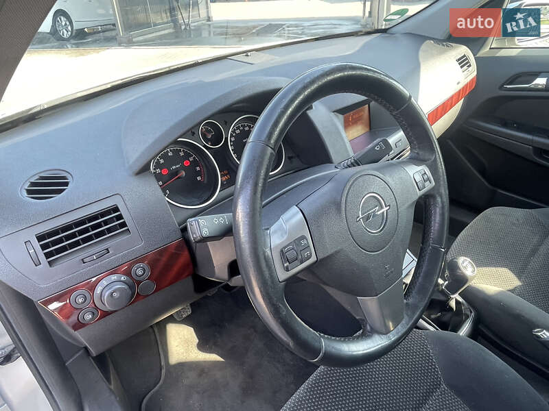 Універсал Opel Astra 2004 в Олександрії