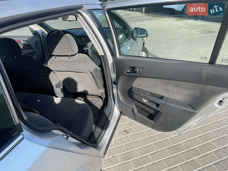 Універсал Opel Astra 2004 в Олександрії