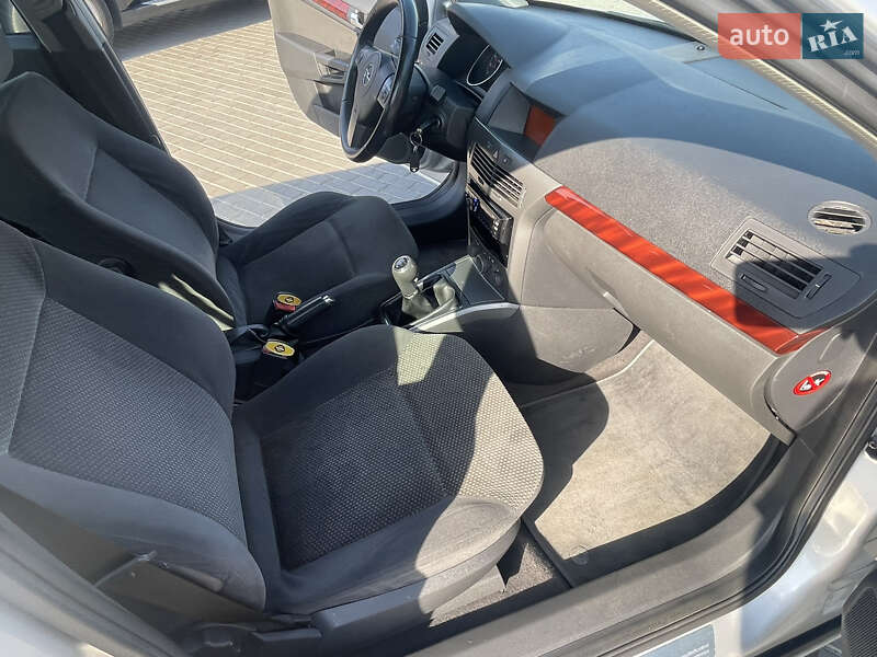 Універсал Opel Astra 2004 в Олександрії
