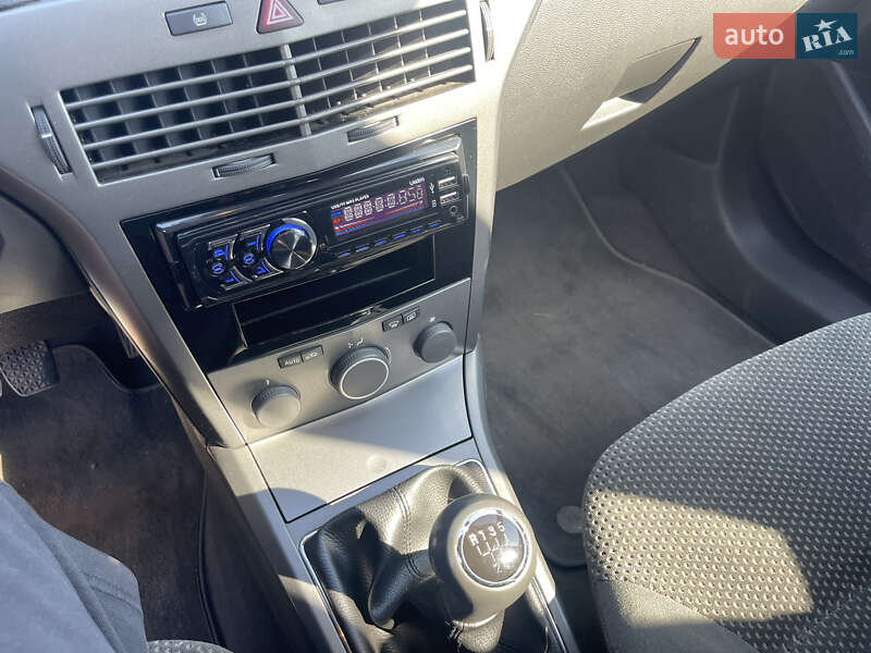 Універсал Opel Astra 2004 в Олександрії
