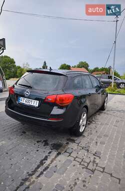 Універсал Opel Astra 2011 в Коломиї