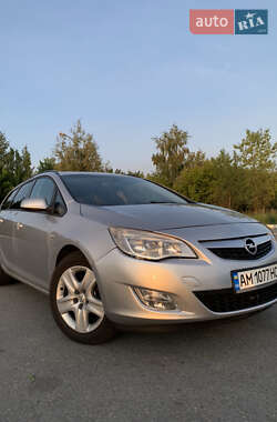 Универсал Opel Astra 2011 в Звягеле