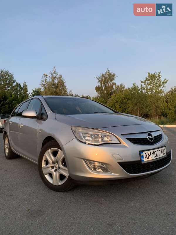 Opel Astra 2011
