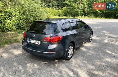 Универсал Opel Astra 2012 в 