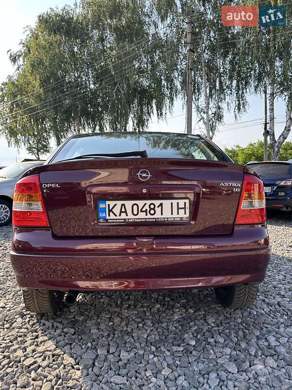 Хэтчбек Opel Astra 2004 в Смеле