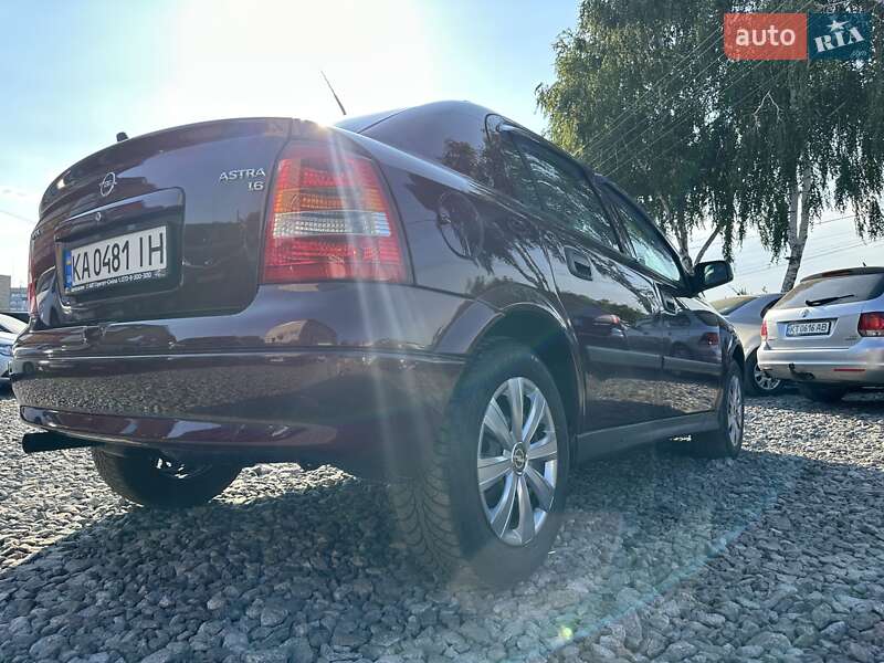 Хэтчбек Opel Astra 2004 в Смеле