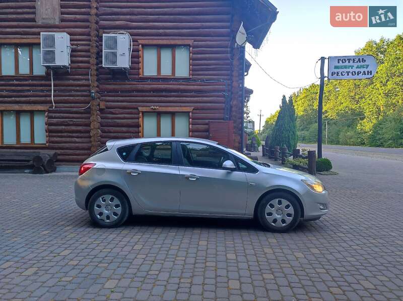 Хэтчбек Opel Astra 2010 в Коломые