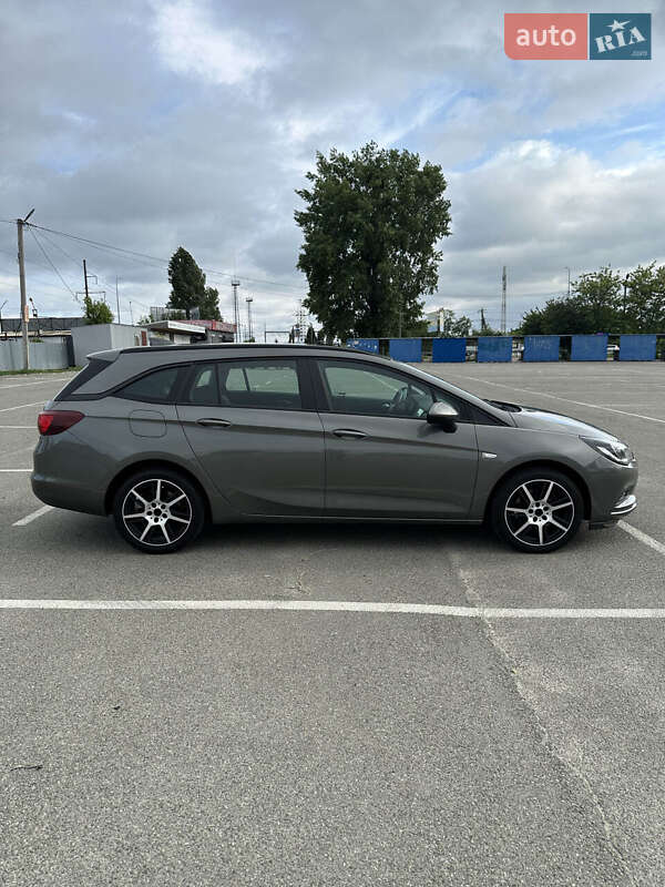 Универсал Opel Astra 2017 в Белогородке
