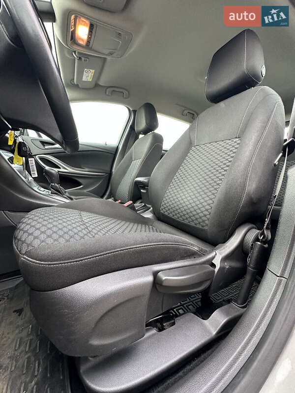 Универсал Opel Astra 2017 в Белогородке
