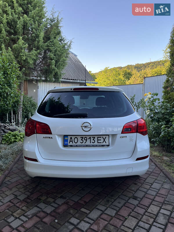 Универсал Opel Astra 2011 в Мукачево