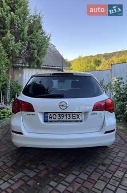 Универсал Opel Astra 2011 в 
