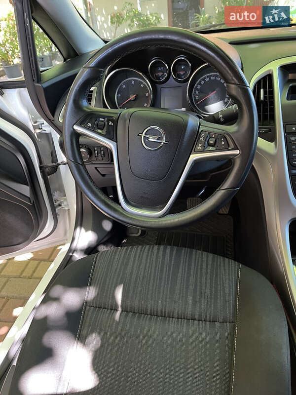 Универсал Opel Astra 2011 в Мукачево