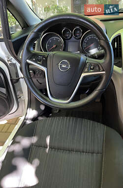 Универсал Opel Astra 2011 в 