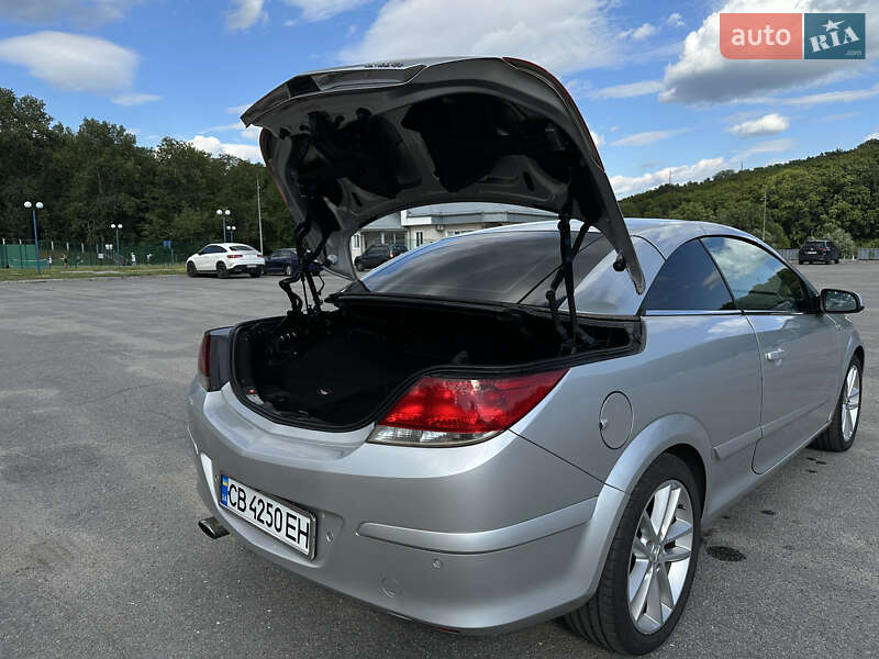 Кабриолет Opel Astra 2006 в Обухове