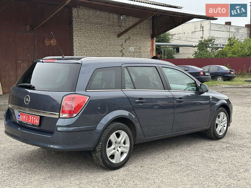 Универсал Opel Astra 2010 в Луцке