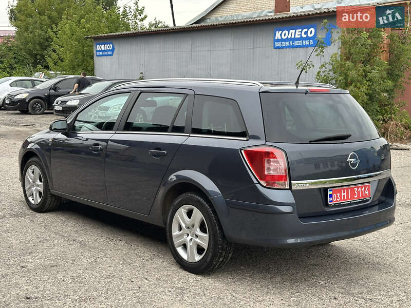 Универсал Opel Astra 2010 в Луцке