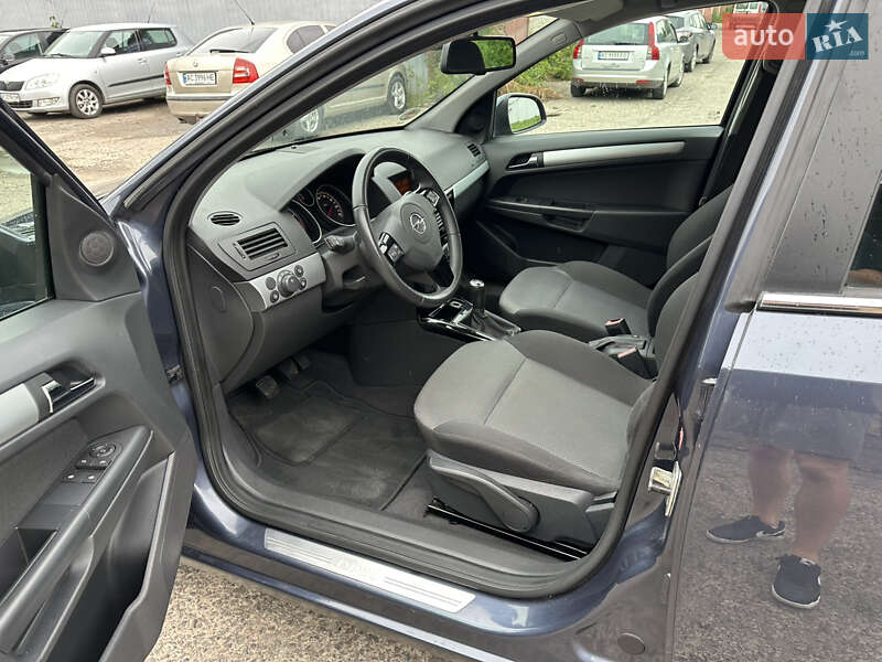 Универсал Opel Astra 2010 в Луцке