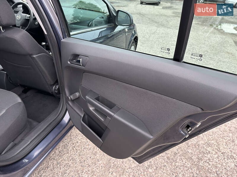 Универсал Opel Astra 2010 в Луцке