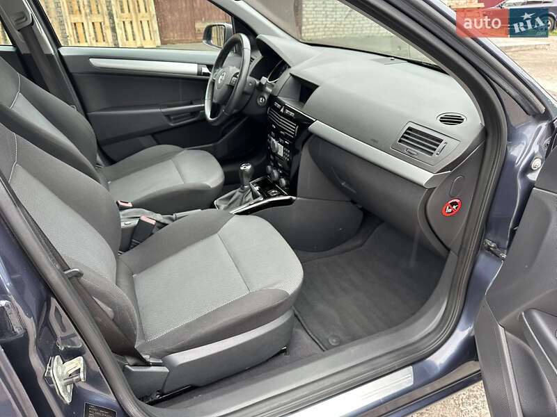Универсал Opel Astra 2010 в Луцке