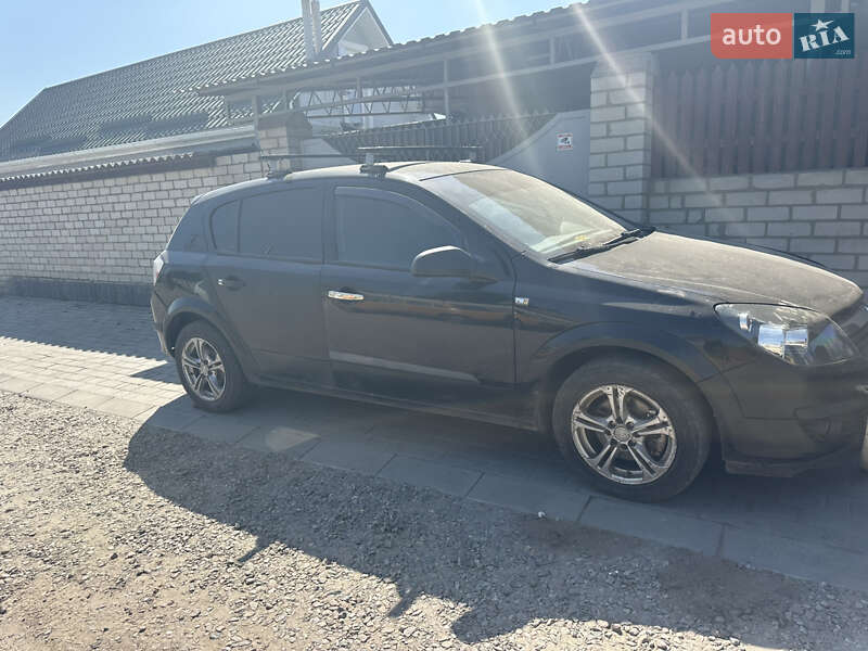 Хэтчбек Opel Astra 2006 в Александрие