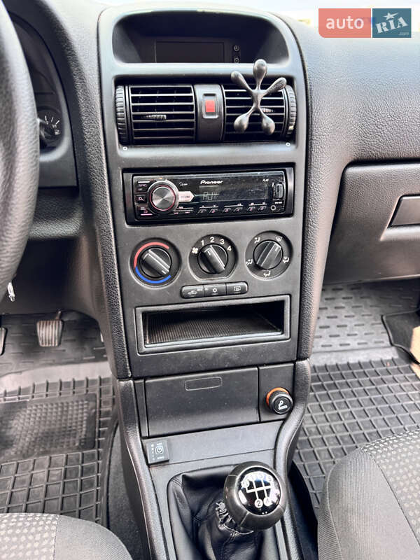 Седан Opel Astra 2006 в Киеве
