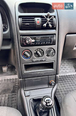 Седан Opel Astra 2006 в 