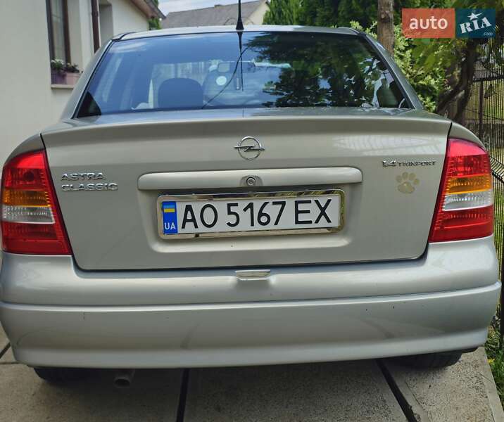 Седан Opel Astra 2008 в Вишкові