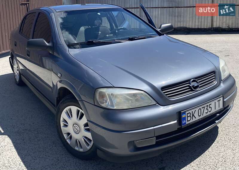 Седан Opel Astra 2007 в Ровно