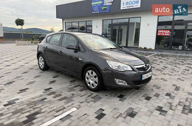Хетчбек Opel Astra 2011 в Мукачевому