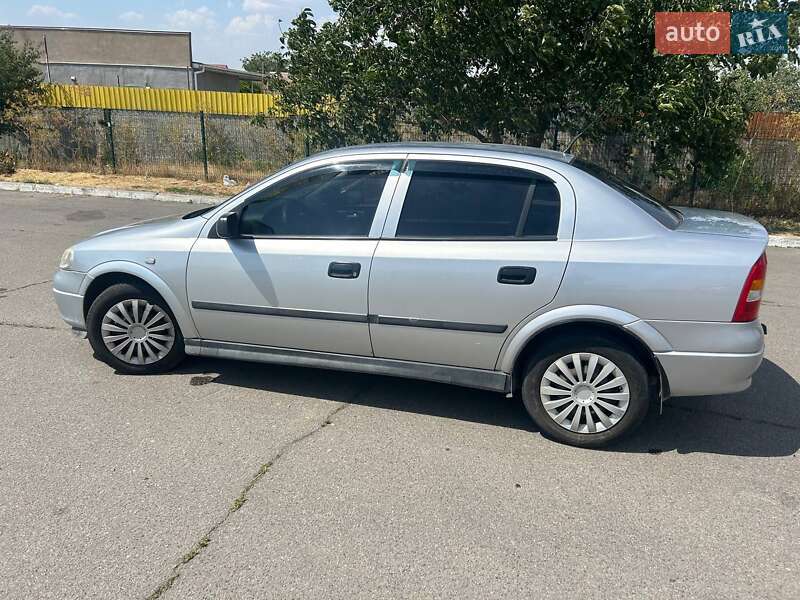 Седан Opel Astra 2005 в Новой Одессе
