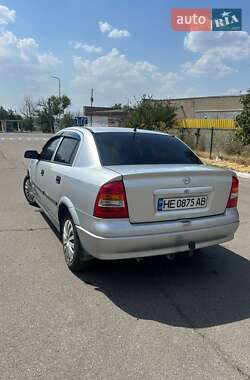 Седан Opel Astra 2005 в 