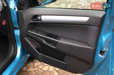 Хэтчбек Opel Astra 2005 в 