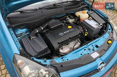 Хэтчбек Opel Astra 2005 в 