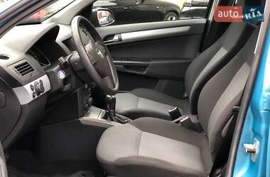Хэтчбек Opel Astra 2005 в 