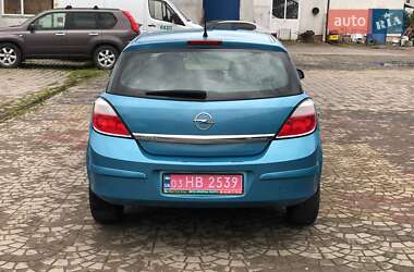 Хэтчбек Opel Astra 2005 в 