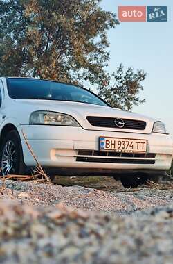 Седан Opel Astra 2002 в Южном