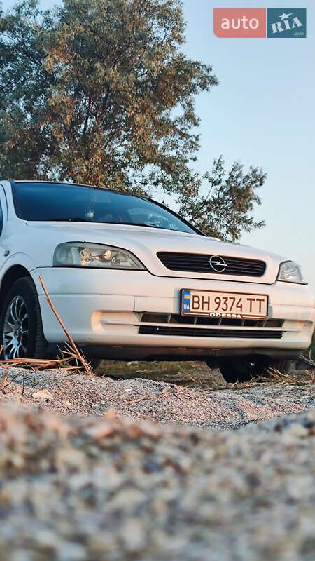 Седан Opel Astra 2002 в Южному